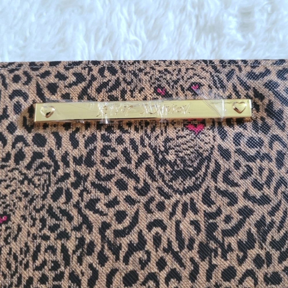 Betsey Johnson Leopard🐆 Wristlet - NWT - Picture 3 of 16